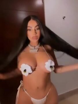 Yailin La Mas shows big boobs leaked video!