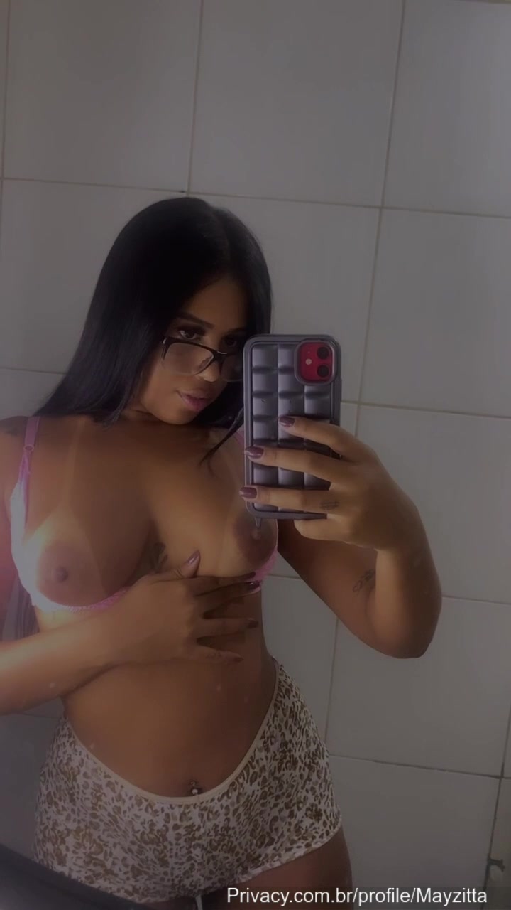 Mayzitta Privacy Video Shows Boobs Before Mirror!